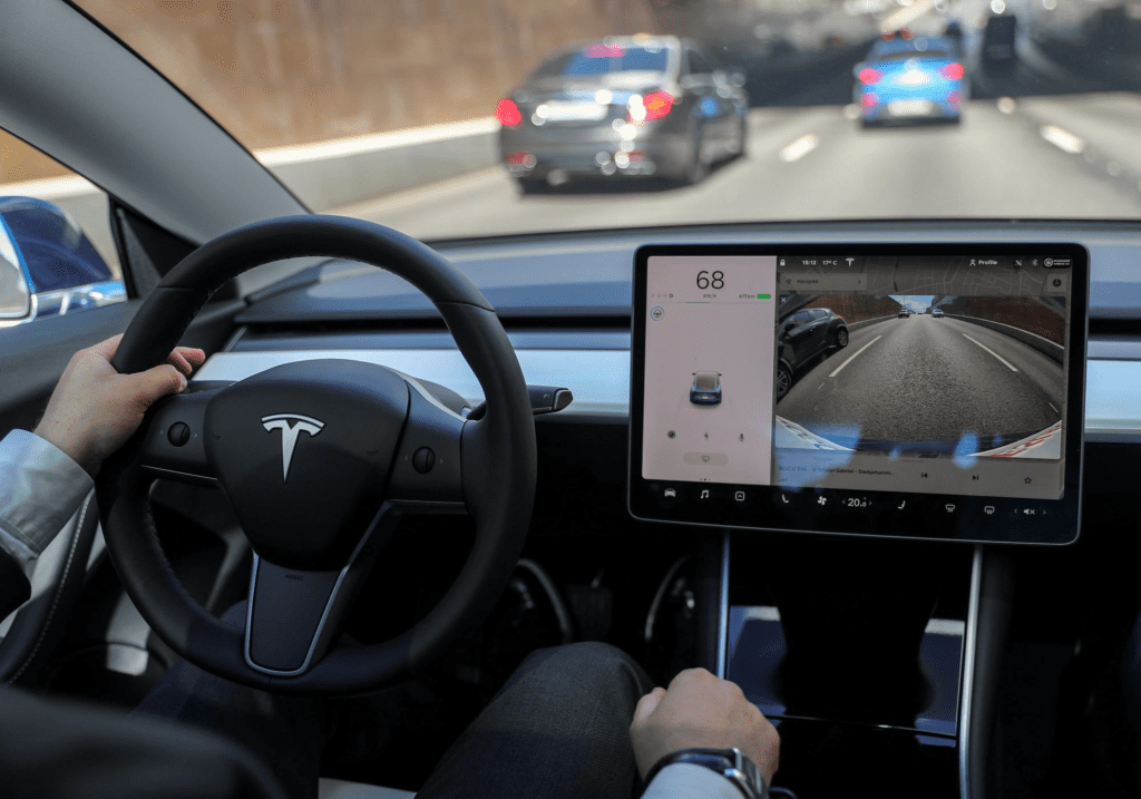 Tesla'nın Otonom Sürüş Teknolojisi ve Sebep Olduğu Kazalar