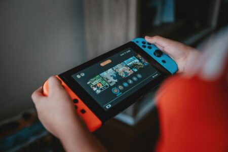 Nintendo Yeni Switch Modeli Üzerinde Çalışıyor: Mıknatıslı Joy-Con'lar Yolda