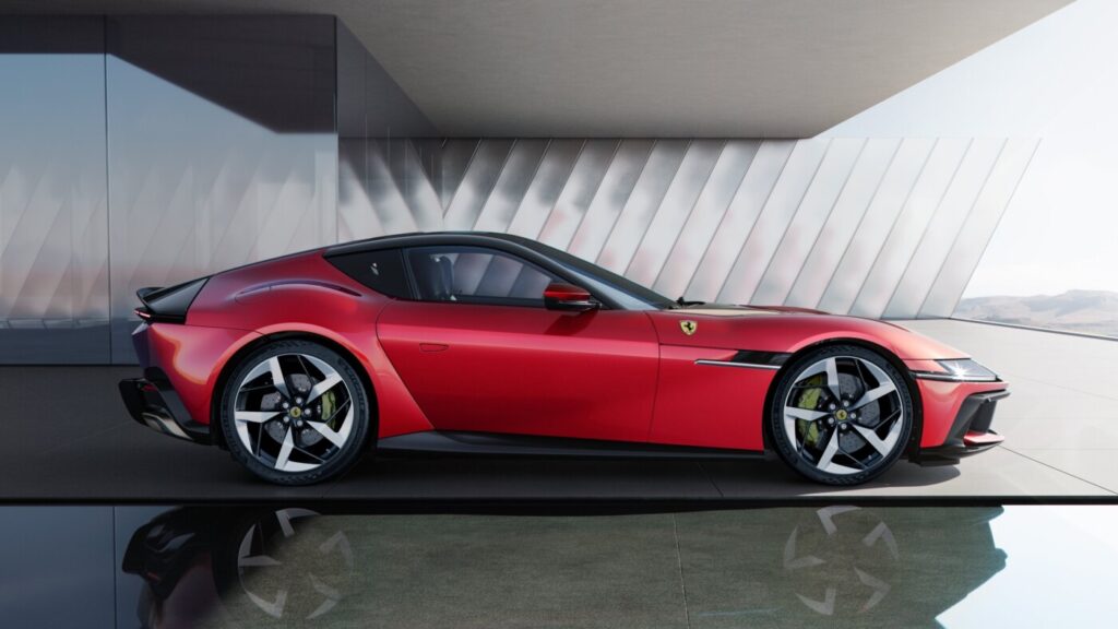 Ferrari'nin Yeni Harikası: 12Cilindri ve Spider Versiyonu