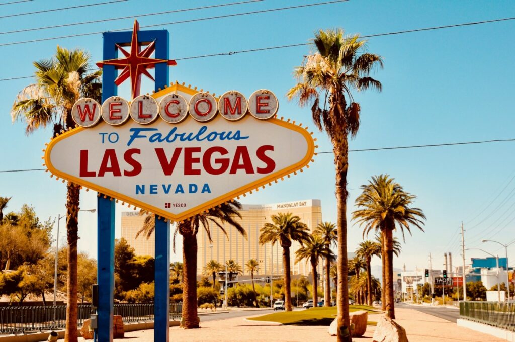 Las Vegas'ın Tozlu Çöl Kasabasından Eğlence Merkezine Dönüşümünün Hikayesi