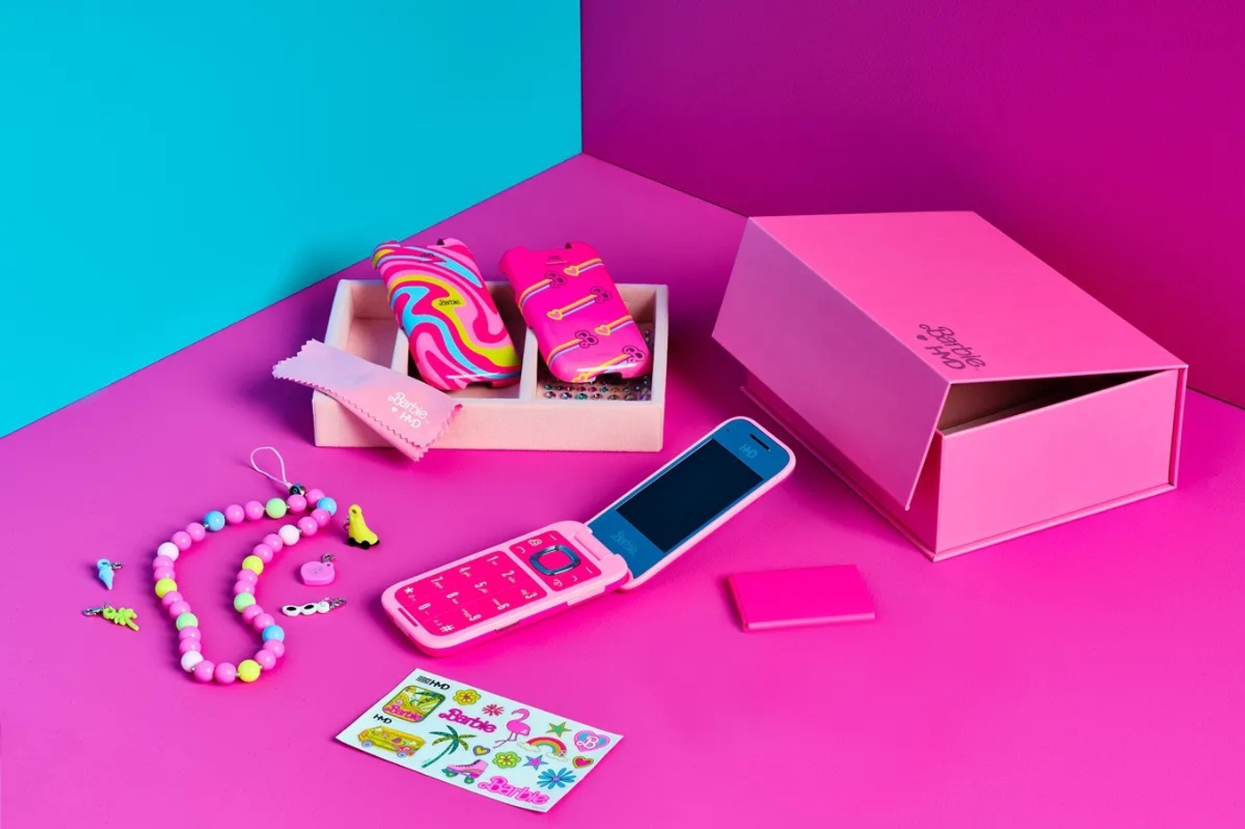 HMD'den Yeni Barbie Temalı Kapaklı Telefon: Nokia 2660 Flip