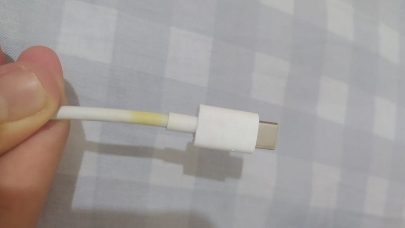 Yellowing of Apple Charging Cables Over Time and Prevention Methods