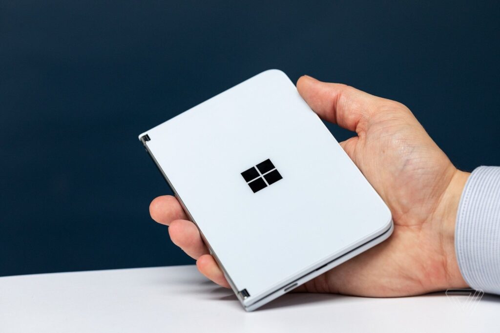 Microsoft'tan Yenilikçi Katlanabilir Telefon Patenti