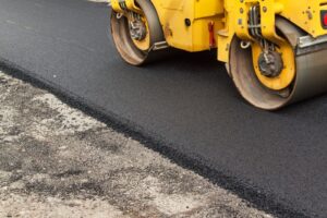 Advantages and Characteristics of Asphalt in Road Construction