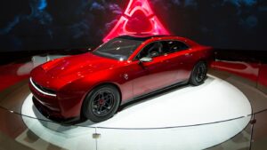 2026'da Elektrikli Dodge Charger Daytona Katı Hali Pillerle Gelecek