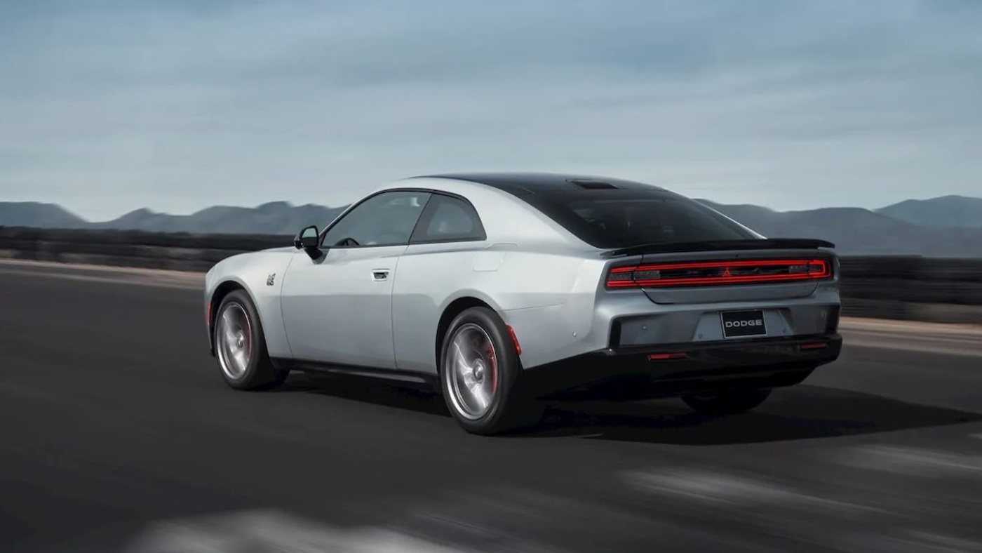 2026'da Elektrikli Dodge Charger Daytona Katı Hali Pillerle Gelecek